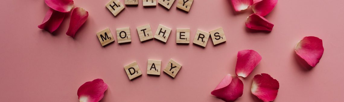 Kreative, lustige und leckere Tipps zum Muttertag jetzt bei MENSCHENSKINDER! Foto: Pexels / Alleksana