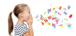 Wenn Kinder sprechen lernen... Alles zu Stottern, Lispeln und Co. gibt es bei MENSCHENSKINDER! Foto: Adobe Stock / andreaobzerova