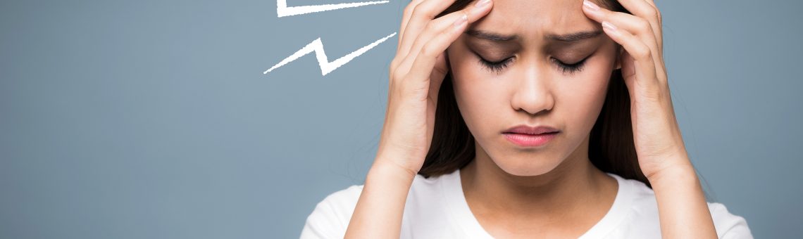 Migräne bei Kindern: Symptome, Erscheinungsbilder und Behandlungsmöglichkeiten - jetzt bei MENSCHENSKINDER! Foto: AdobeStock/metamorworks